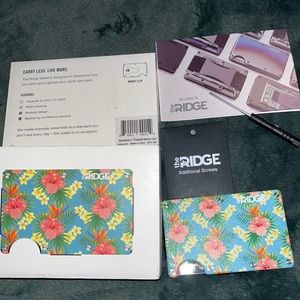 New in the box The Ridge Aluminum Tropical wallet.